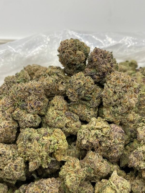 Sour Kush Cannabis Strain - A Pungent Hybrid Blend with Sour Citrus Aromas and Kush Undertones